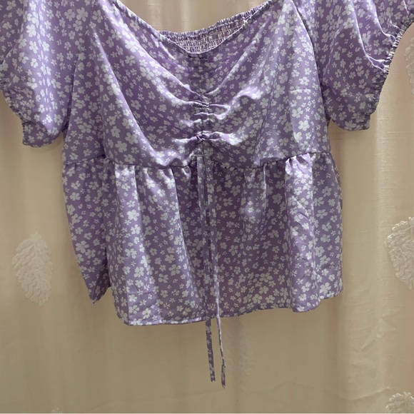 Lavender and White Ditsy Floral Print Cropped Blouse with Shirred Back NWOT - Picture 3 of 10